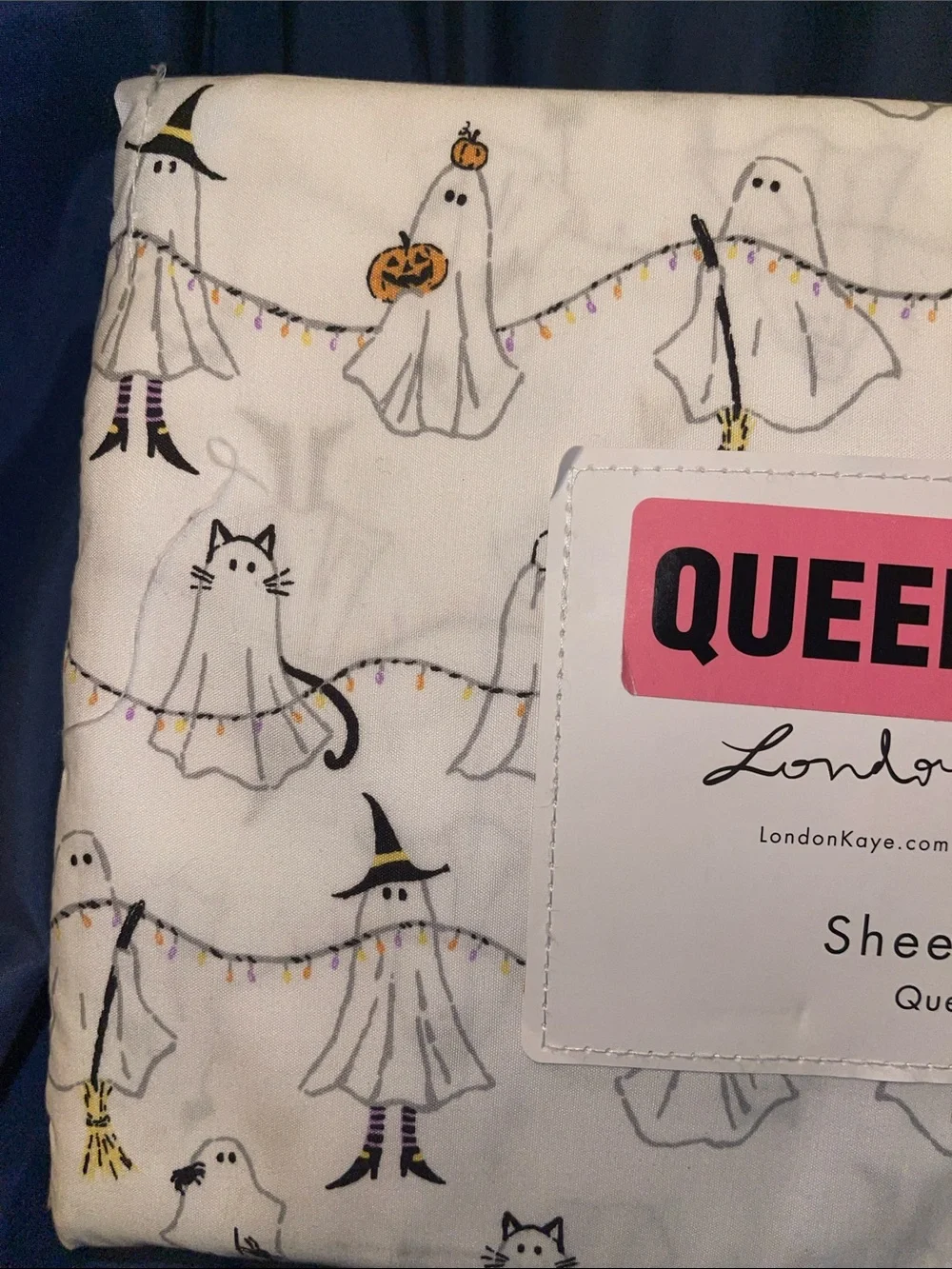 London Kaye Queen Sheet Set in White Halloween Ghost Print